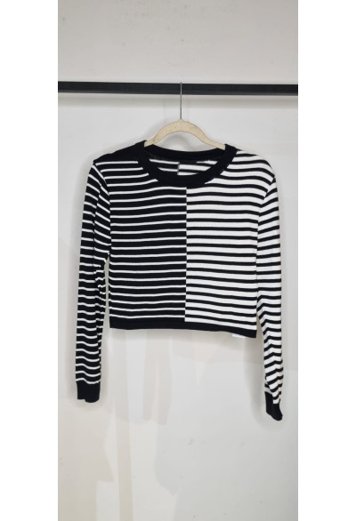 Cropped de linha preto e branco